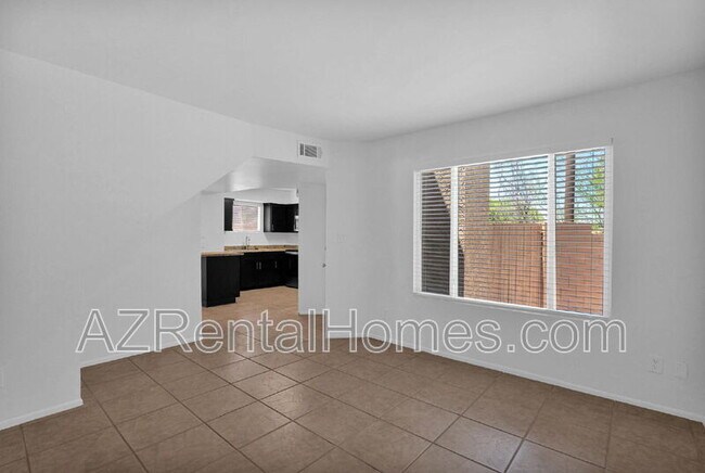 Building Photo - 1712 E Pepper Cir