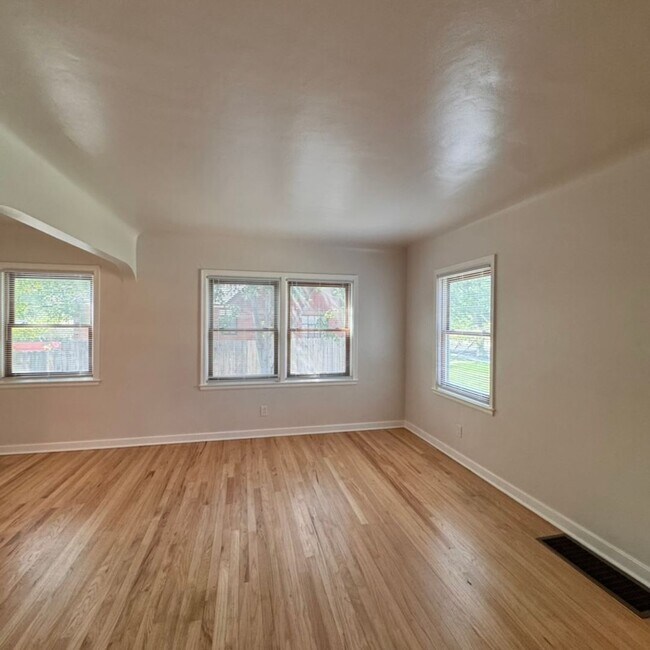 Building Photo - 1290 Gordon Ave