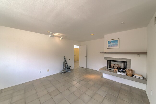Building Photo - SANDIA HEIGHTS EXECUTIVE RENTAL 2+Story 3B...