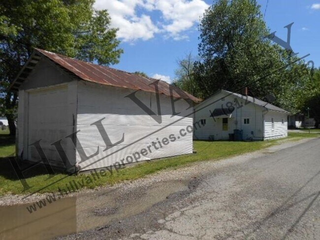 Building Photo - Two Bedroom Home in East Side Location