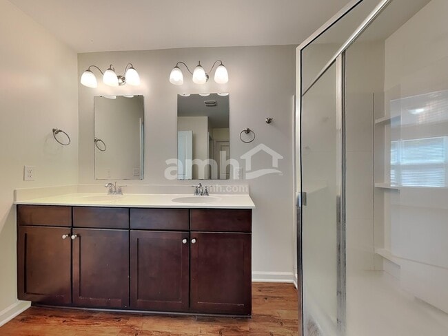 Building Photo - 215 Bellflower Cir