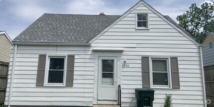 Building Photo - Cute 3 bedroom 1 bathroom house
