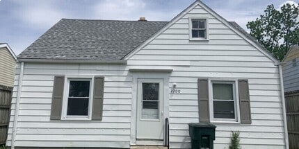 Building Photo - Cute 3 bedroom 1 bathroom house