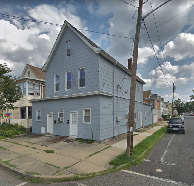 Exterior - 29 E Clifton Ave