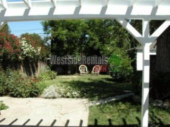 Building Photo - 5726 Encino Ave