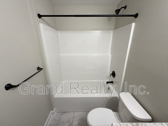 Building Photo - 7230 Par Ln