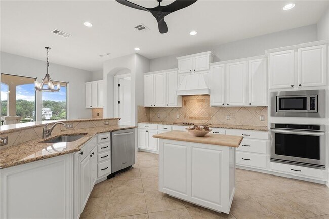 Building Photo - 17813 Kingfisher Ridge Dr