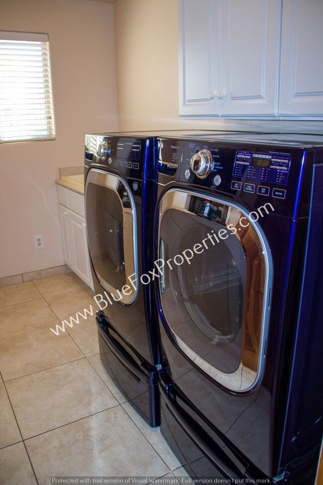 Building Photo - 6190 N Cadena De Montanas