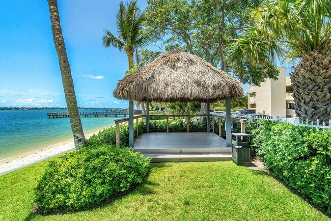 Building Photo - 5600 N Flagler Dr