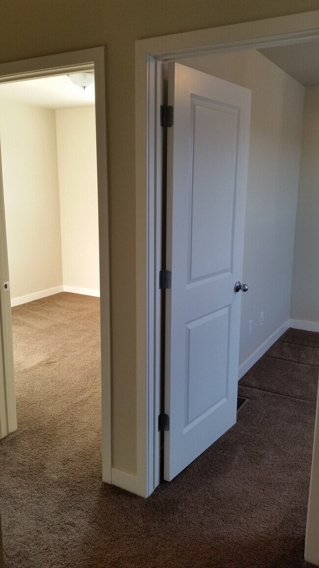 Hallway in front of Bedrooms - 10608 S Topview Rd
