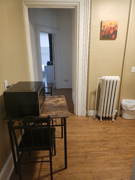 Building Photo - 102 Warren St