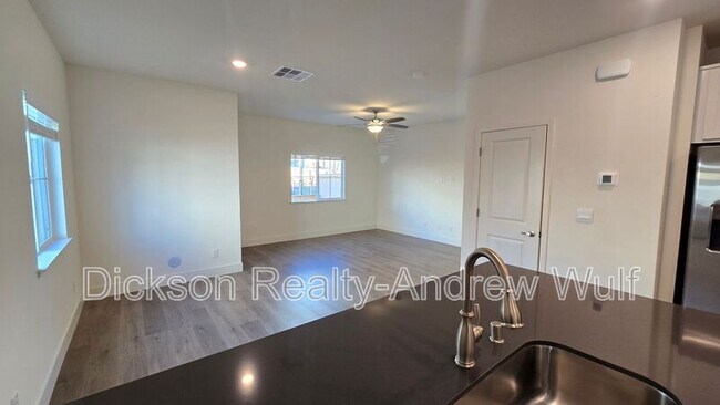 Building Photo - 4119 Scenic Dr