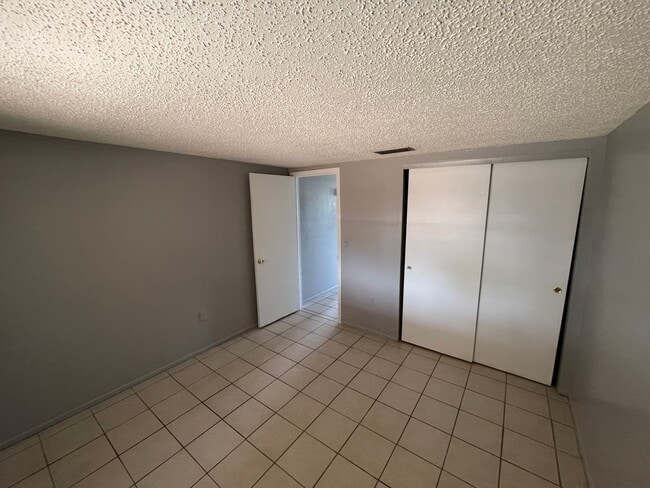 Building Photo - 2/1 in New Port Richey