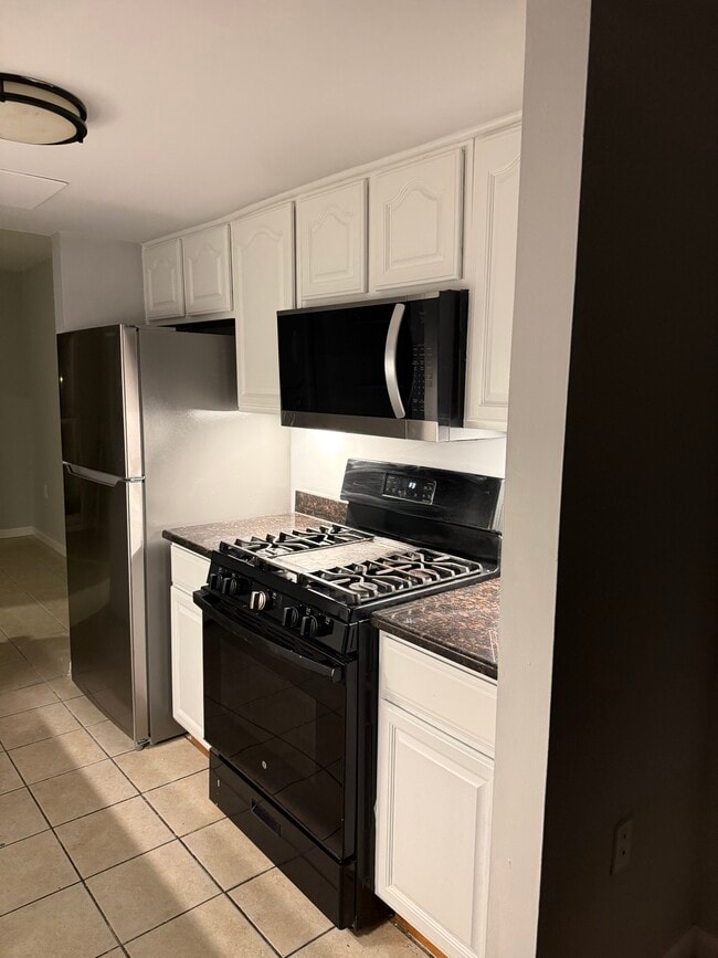 Building Photo - 238 Stevenson Square