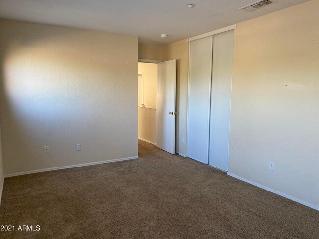 Building Photo - 7500 E Deer Valley Rd