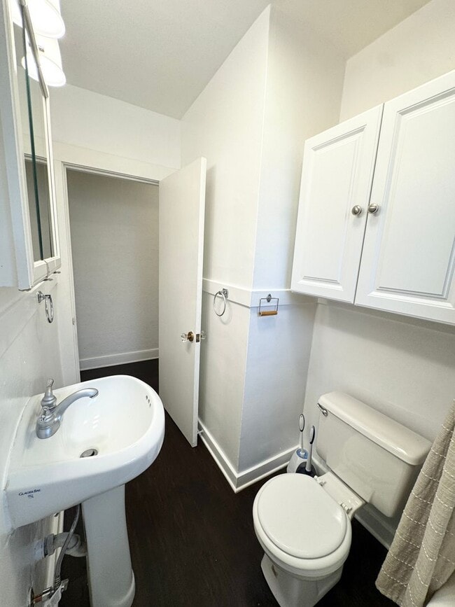 Building Photo - 1 Bedroom 1 Bath Duplex, Land Park-Curtis Park Area SEE VIDEO