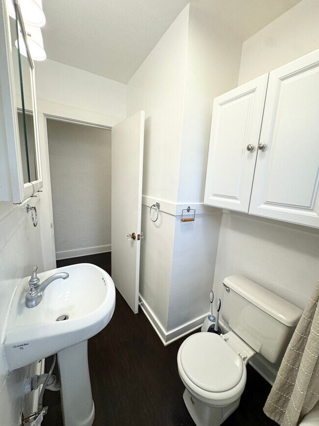 Building Photo - Charming 1 Bedroom 1 Bath Historic Duplex,...