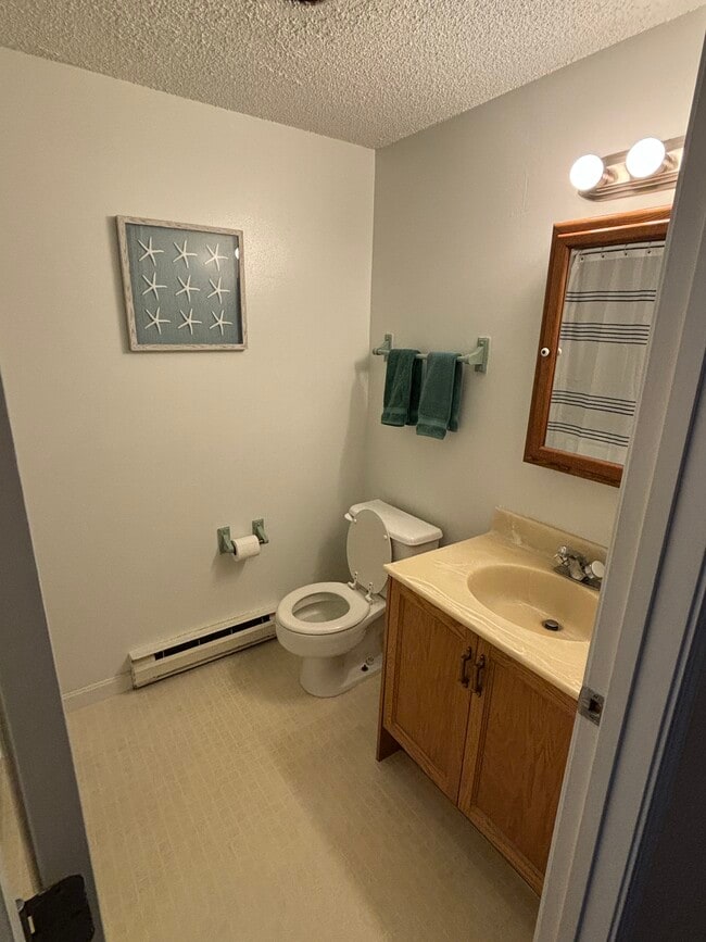 Building Photo - 146 W Grand Ave