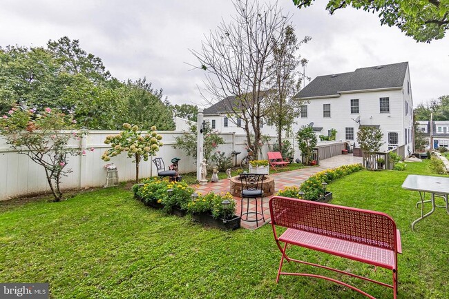 Building Photo - 321 Fountain St