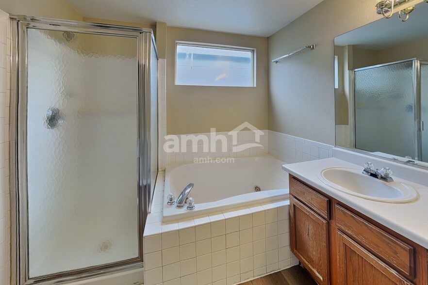 Building Photo - 11468 River Run Pky