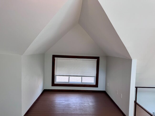 Building Photo - 816-818 Maryland Ave - Upstairs Unit 2