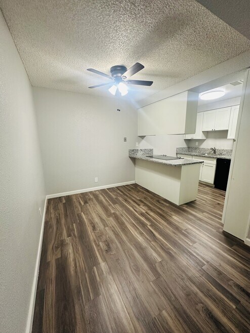Building Photo - Whitney Villa Apartments