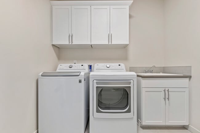 Building Photo - 7565 W Itasco Dr