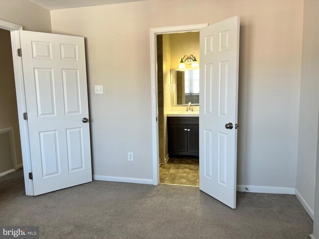 Building Photo - 1145 James Madison Cir