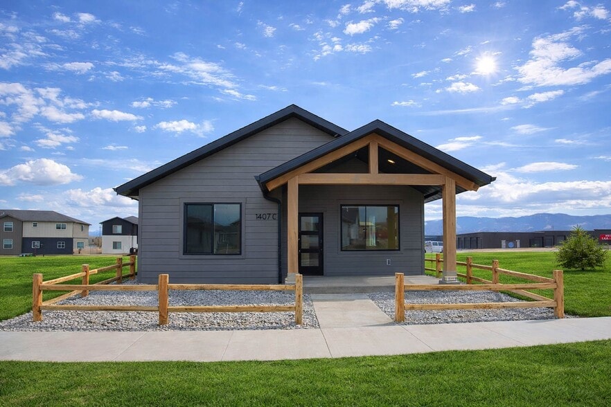 Building Photo - 1407 Windsor Dr