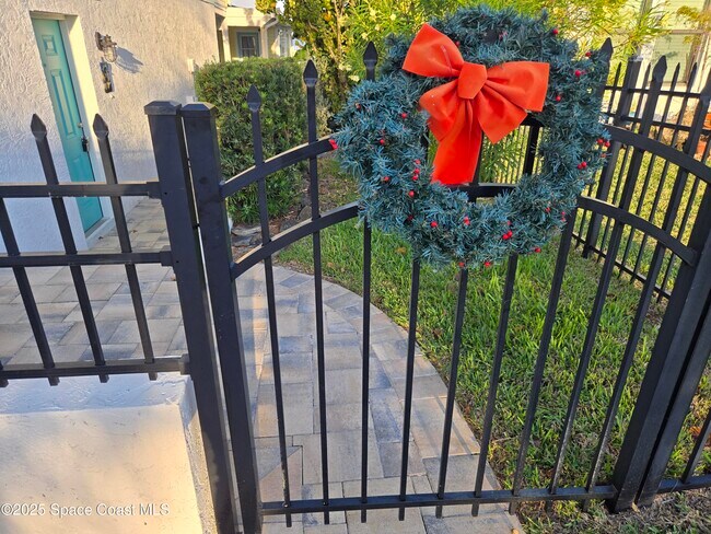 Building Photo - 0000 Pineapple Ave