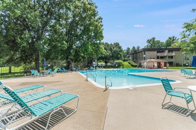 Building Photo - 5805 Royal Ridge Dr