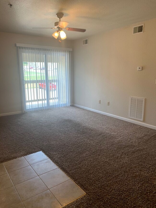 Building Photo - Beautiful 2 bedroom with a balcony!