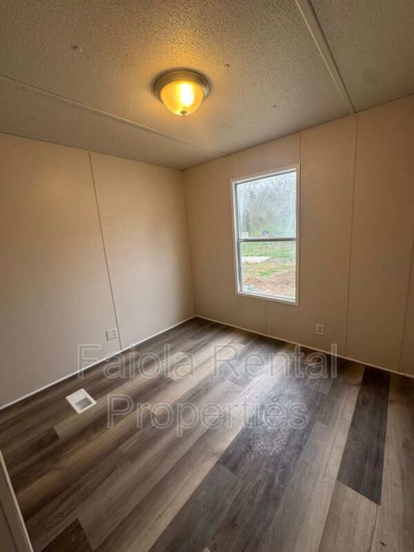 Building Photo - 1 Talmar Ln