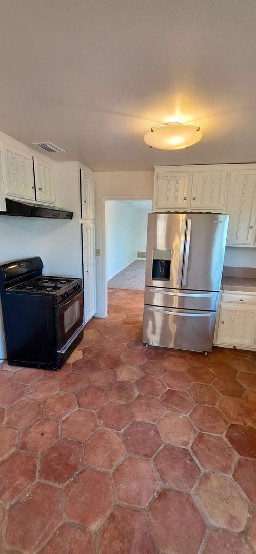 Building Photo - Great home with views of Sweetwater and Spring Valley mountains