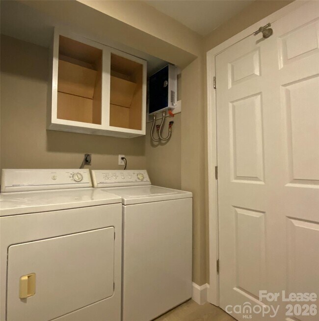 Building Photo - 405 N Main St