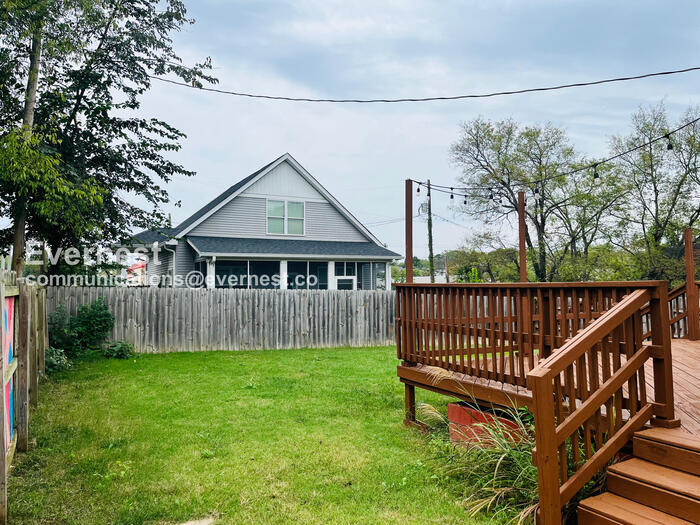 Building Photo - 2913 Davis Ave