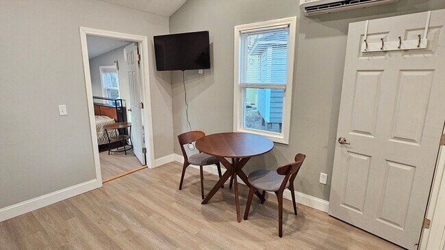 Building Photo - 825 Scenic Hwy