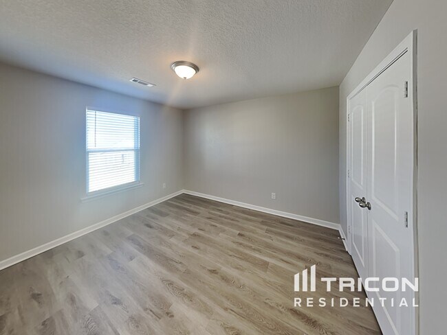 Building Photo - 2425 Pollen Way