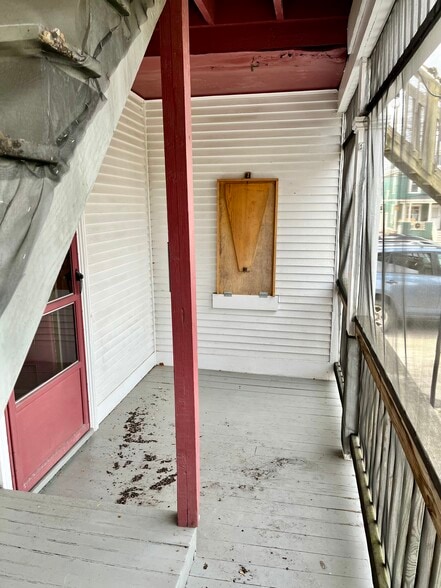 Covered porch - 114 Buell St