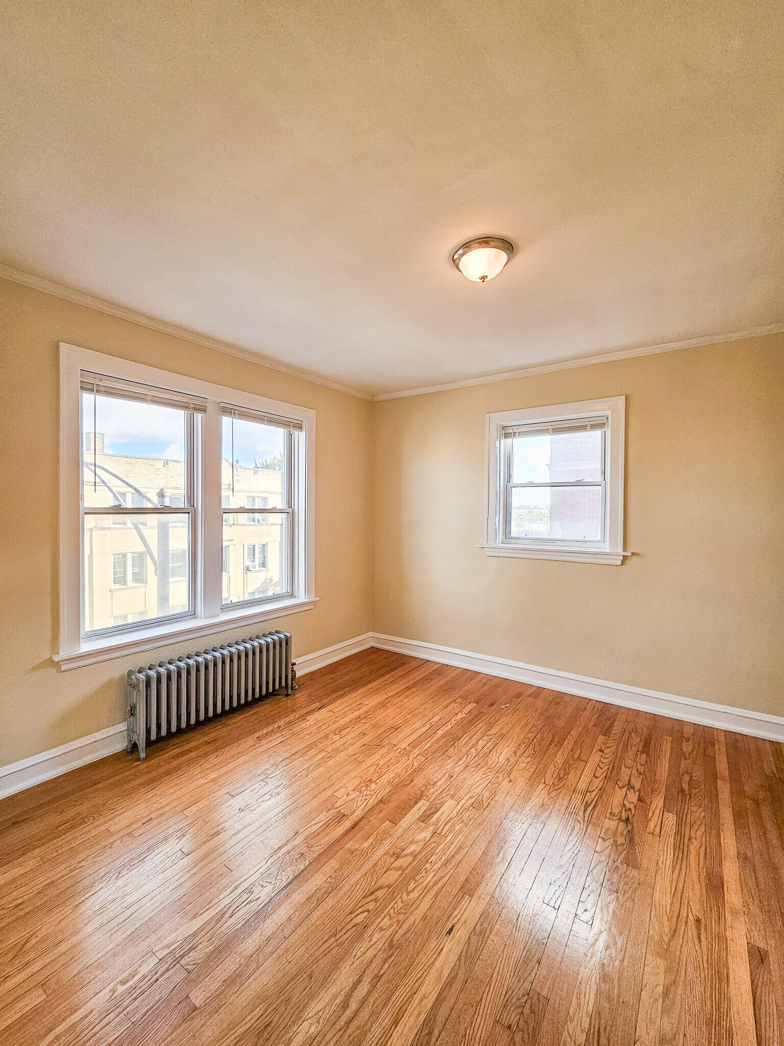 Building Photo - 4719 W Belmont Ave