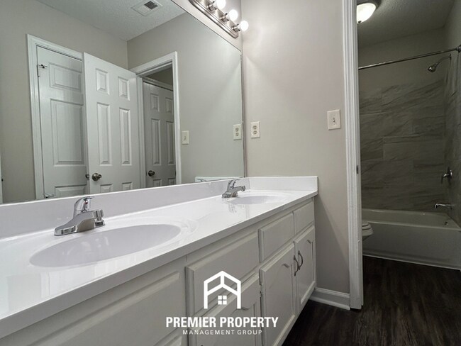 Building Photo - 7610 Bridlewreath Rd.