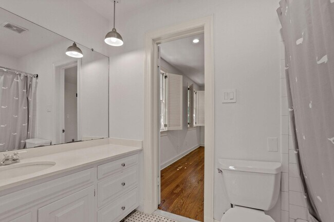 Building Photo - 4925 Weaver Terrace NW