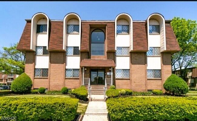 Primary Photo - 1150 W St Georges Ave