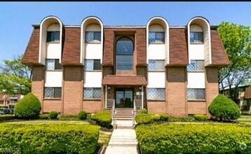 Building Photo - 1150 W St Georges Ave