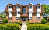 Building Photo - 1150 W St Georges Ave