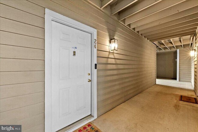 Building Photo - 1708 Lake Shore Crest Dr