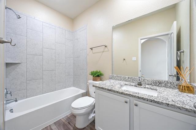 Building Photo - 228 Harvey St