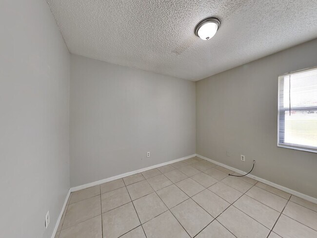 Building Photo - 102 Cascade St