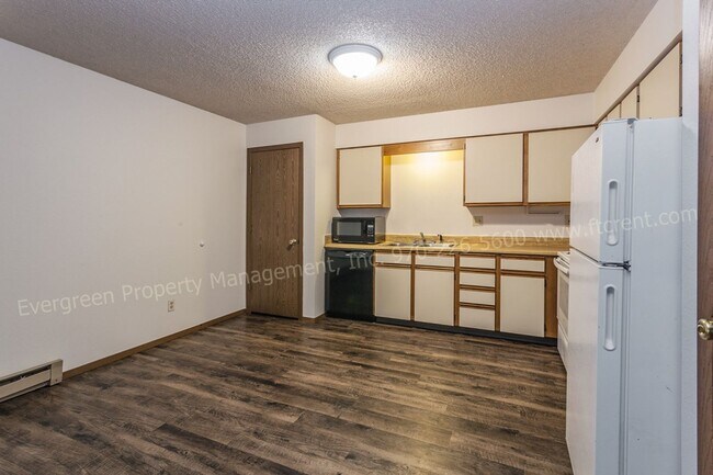 Building Photo - 348 Terri Dr