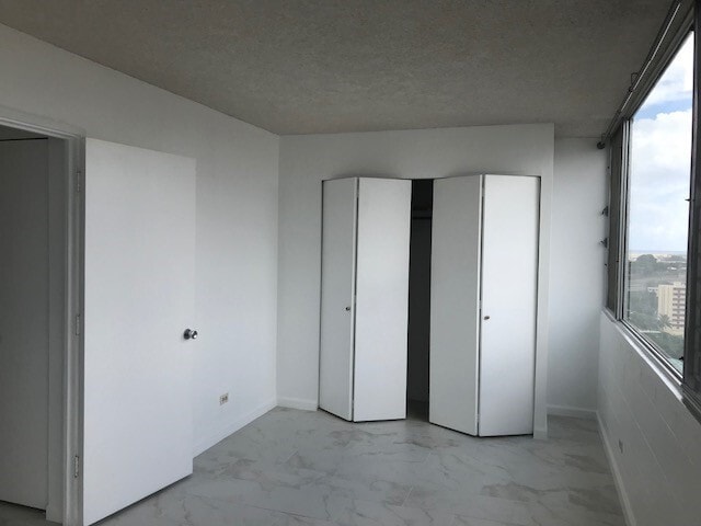 Building Photo - 2-bedrrom, 1-bath Lakeview Gardens